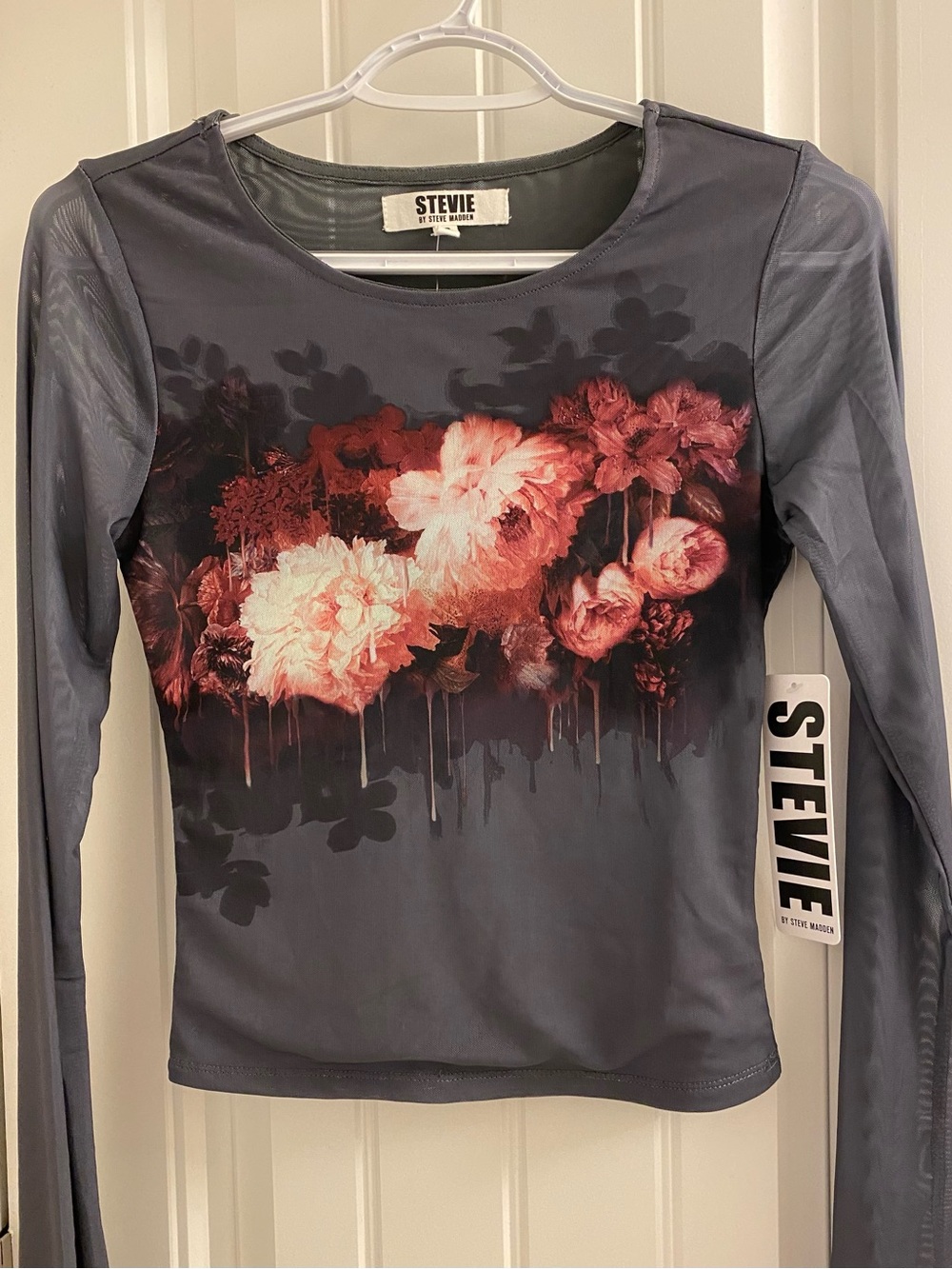 Stevie by Steve Madden Grey floral top. Juniors size small. NWT